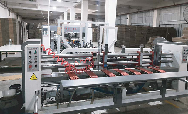 高速糊釘箱一(yi)體機